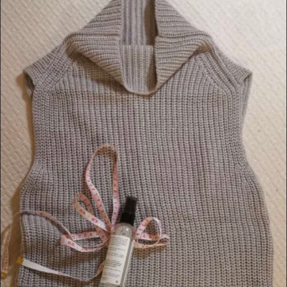 Aritzia Size S  light gray sweater